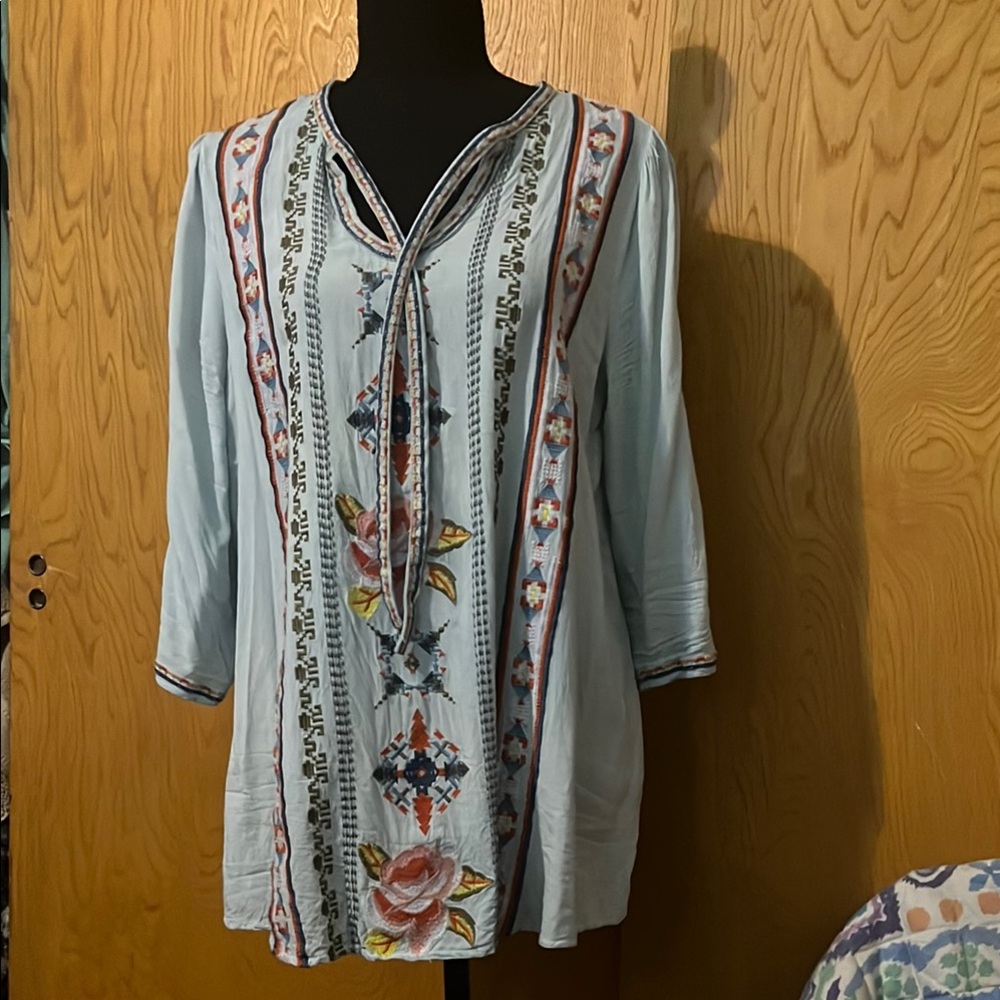 🎉SALE🎉$15 or 3 for $30🎉ANDREE BY UNITBlue Embellished Tunic with Mandarin Collar